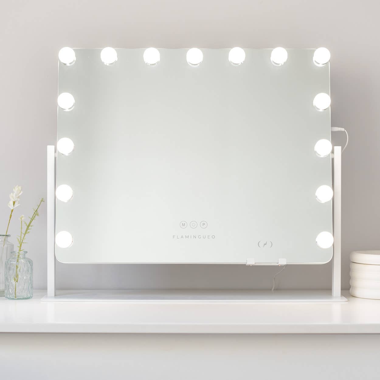 Flamingueo - Wholesale Vanity Mirror - Mirror with 15 Hollywood LED lights, three light modes, touch control, rounded corners and tiltable1