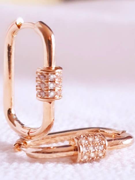 Mini créoles rectangles en plaqué or et oxydes de zirconium pour la vente par SIUKA