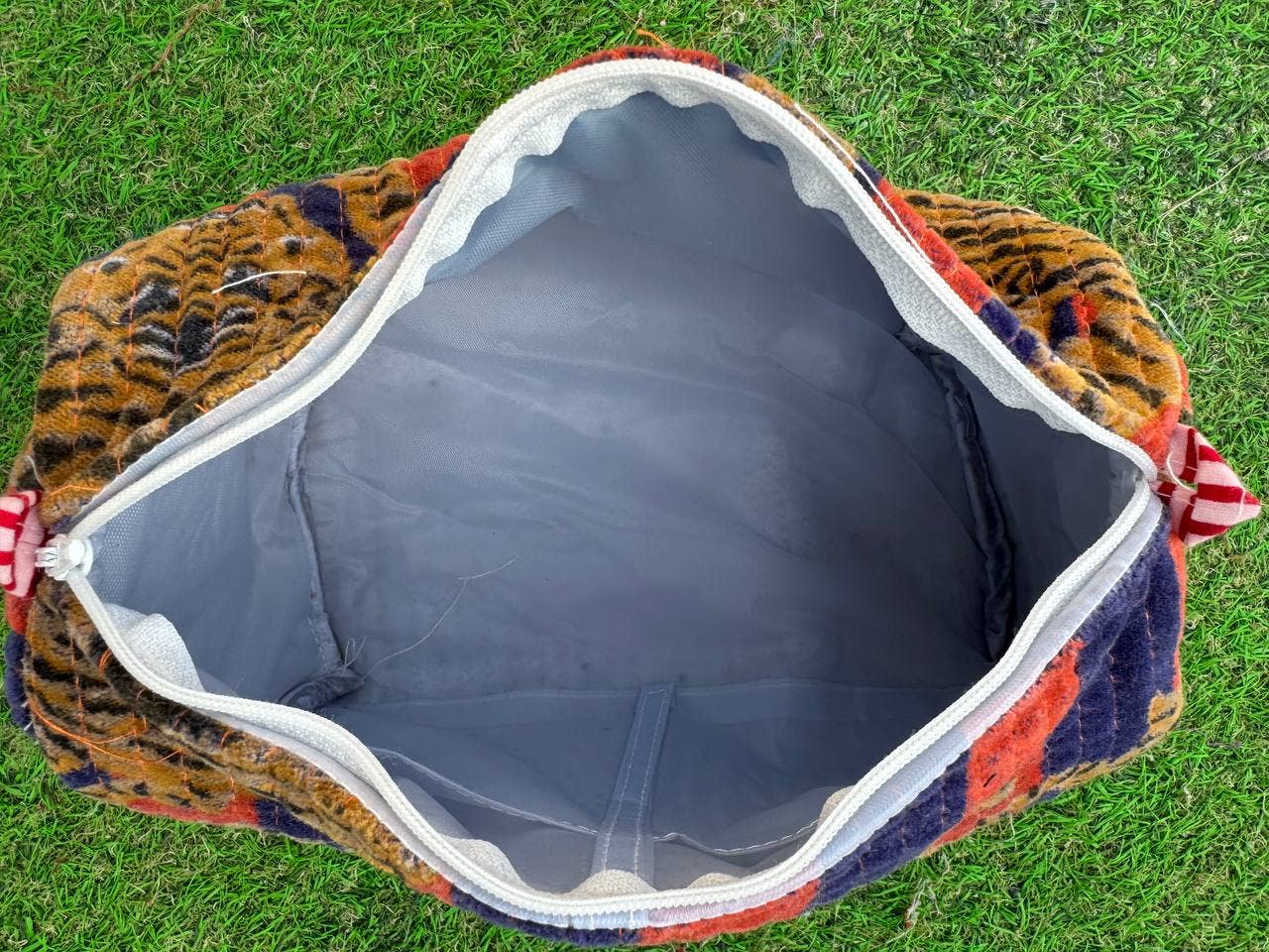 GYPSY STUDIO - Wholesale Makeup/Cosmetic Bag - Soft Touch Velvet Toiletry Set Makeup, cosmetics Bags6