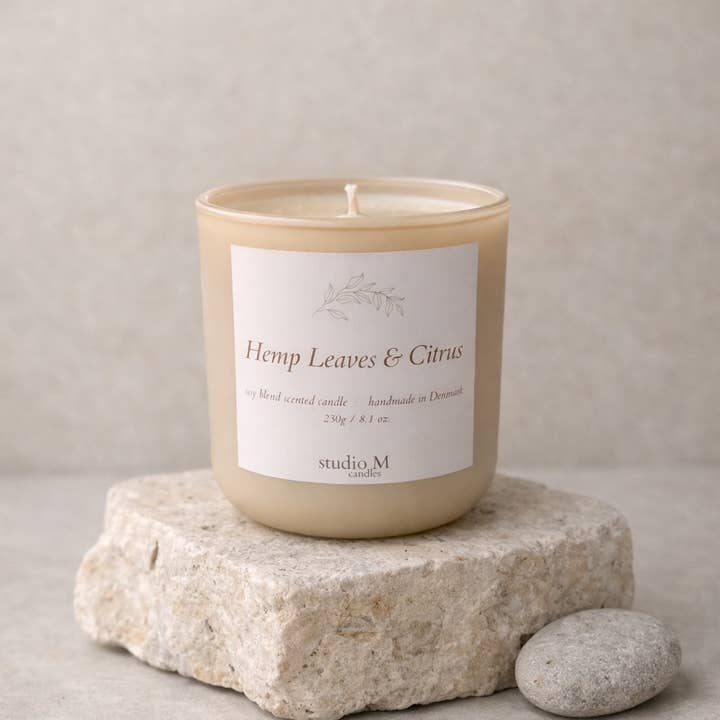 Hemp Leaves & Citrus - Soy Blend Scented Candle 250 g for wholesale by studio M candles