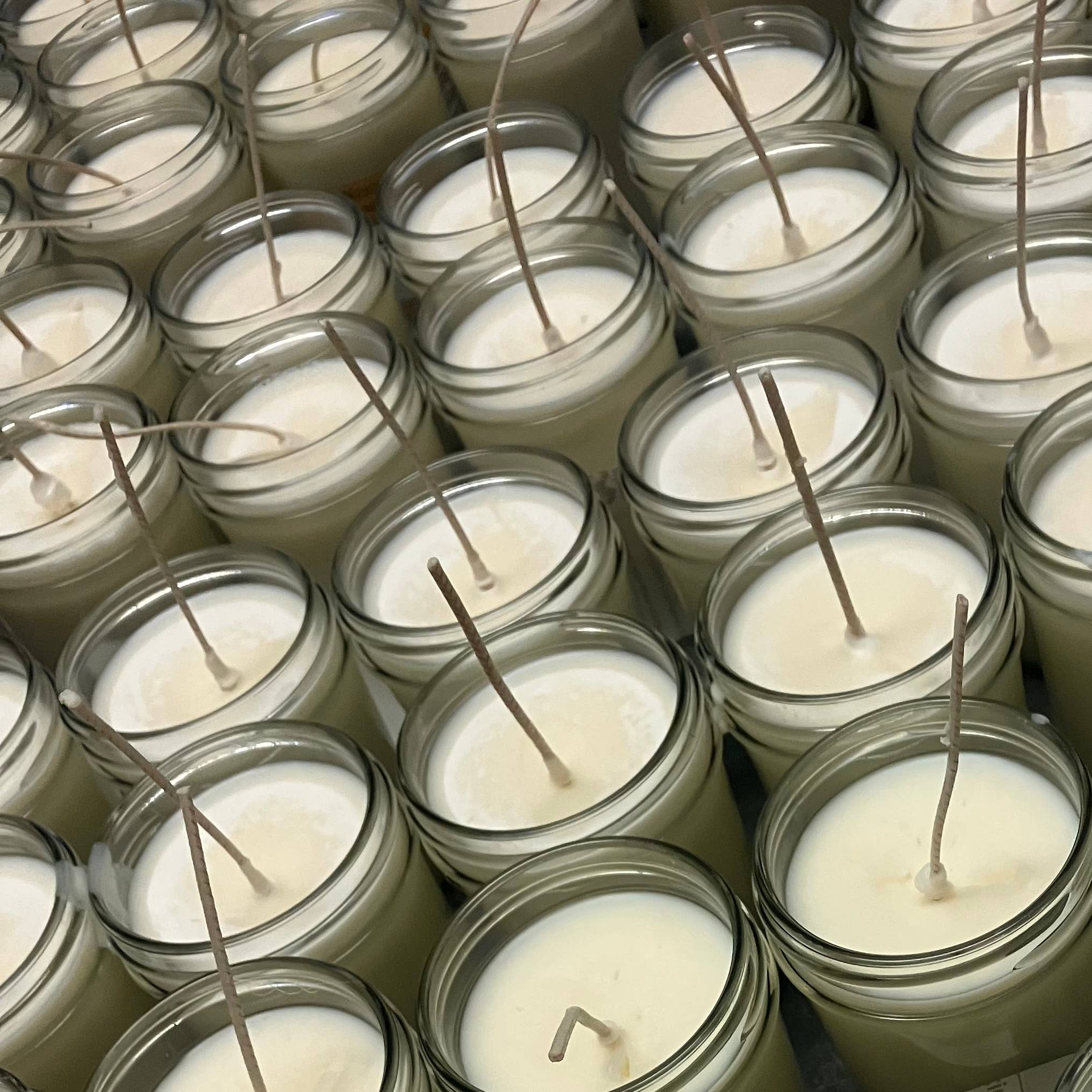 Nola and neighbors – Engroshandel Glaslys – Rougarou, sojalys med duft af cedertræ - BESTSELLER3