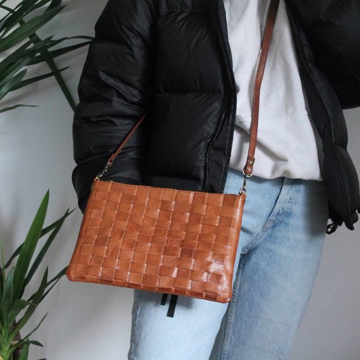 Artisan Stories - Wholesale Crossbody Bag - Women's - Light brown Alex handwoven Leather Clutch/ crossbody Bag