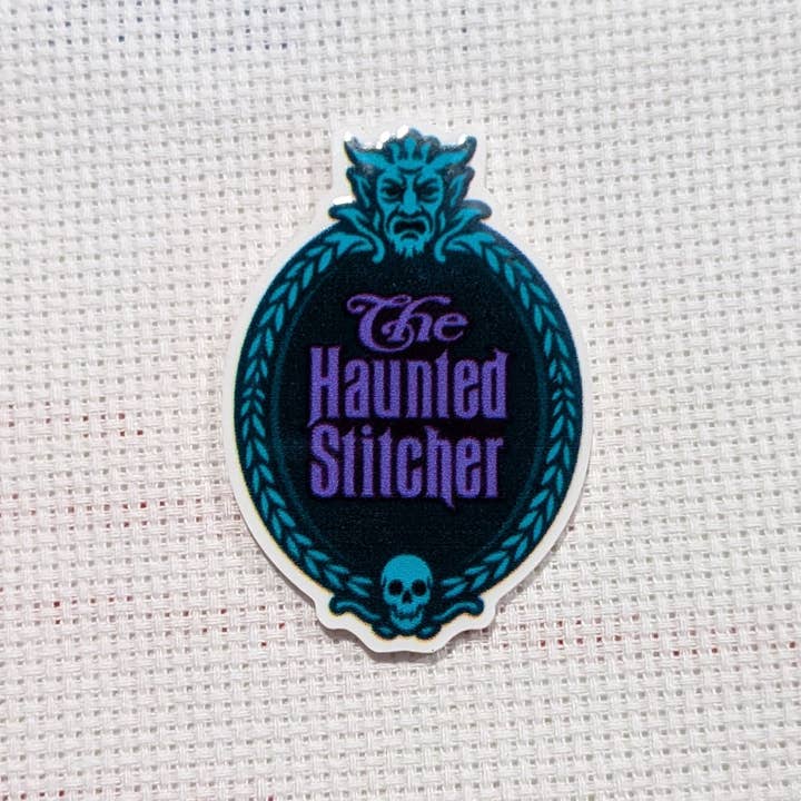 La Ricamatrice Stregata - Insegna - Calamita per Aghi in Acrilico - PRE-ORDINE per la vendita all'ingrosso da parte di Live and Dye LA