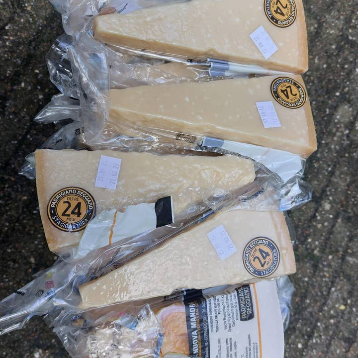 US Parmigiano Reggiano DOP - 24 months aged 500 gr for wholesale by padoan - the real tastes of italy