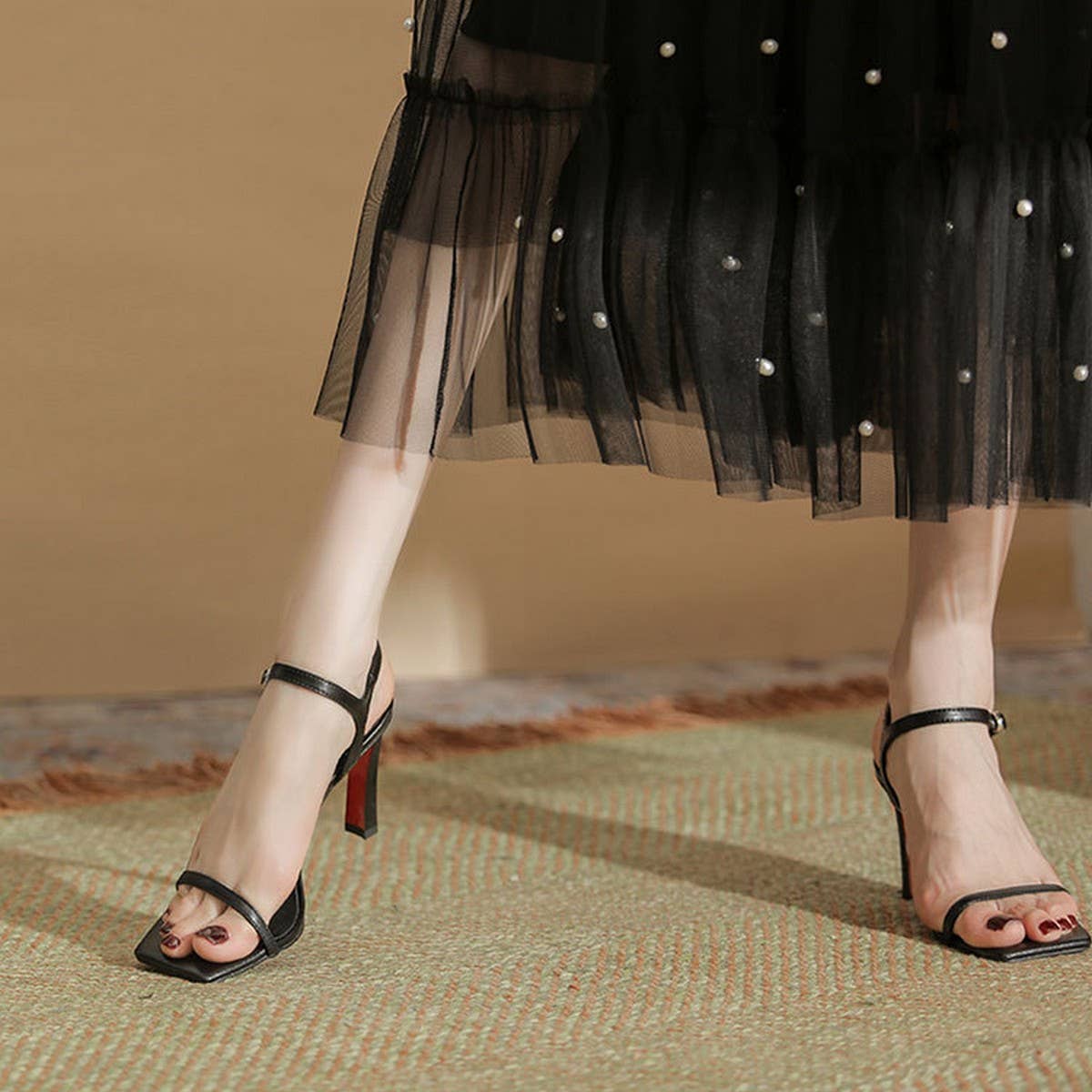 BLACK MINIMALIST SQUARE HEADED LADIES HEELS_CWSHH0021 for wholesale on Faire4