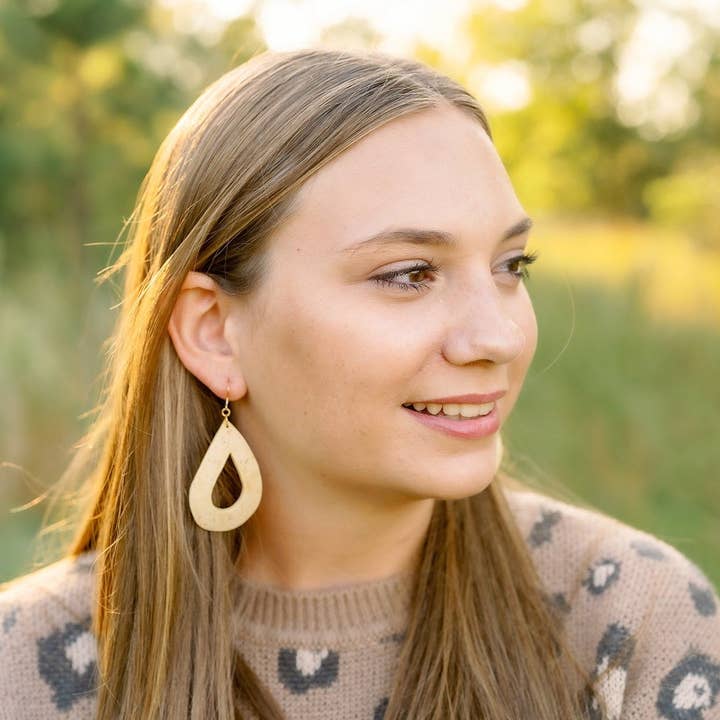 Coco & Souls - Venta al por mayor Pendientes colgantes - Pendientes de cáscara de coco con forma de lágrima hueca blanca4