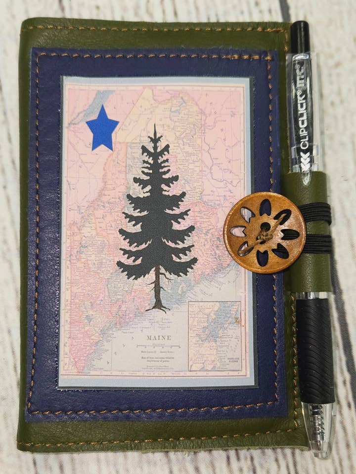Carnet en cuir recyclé avec un écusson sur le thème du Maine pour la vente par Old Bagzz