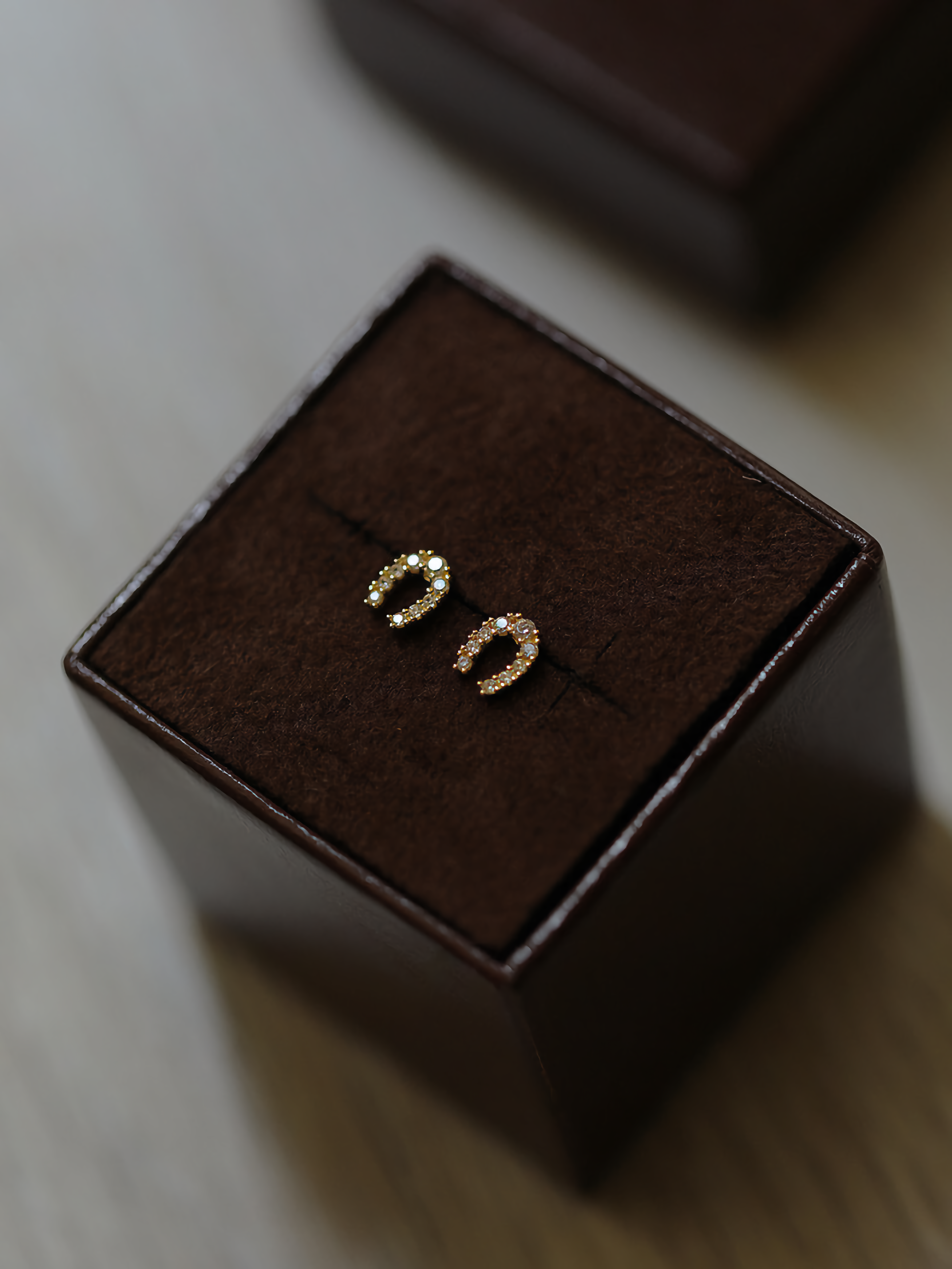 GenYLuxe – wholesale Stud/post earrings – 9ct Solid Gold Lucky Horseshoe Earring Studs3