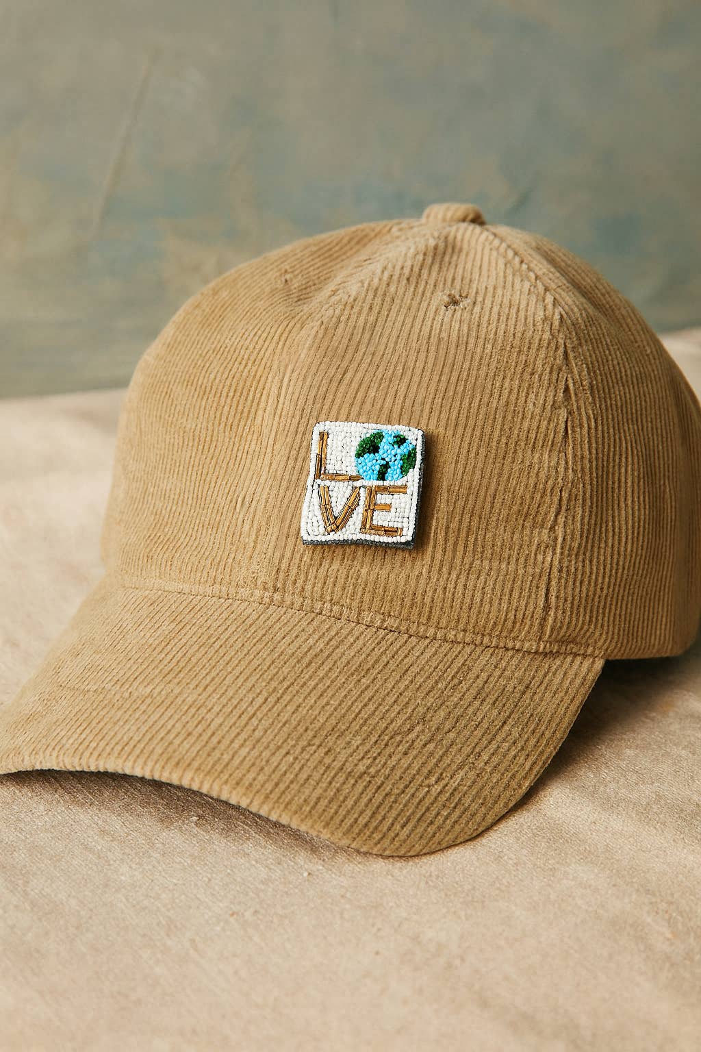 Matr Boomie Fair Trade – Großhandel Broschen – Bala Mani Brosche „Love Mother Earth“ mit Perlen, handgefertigt