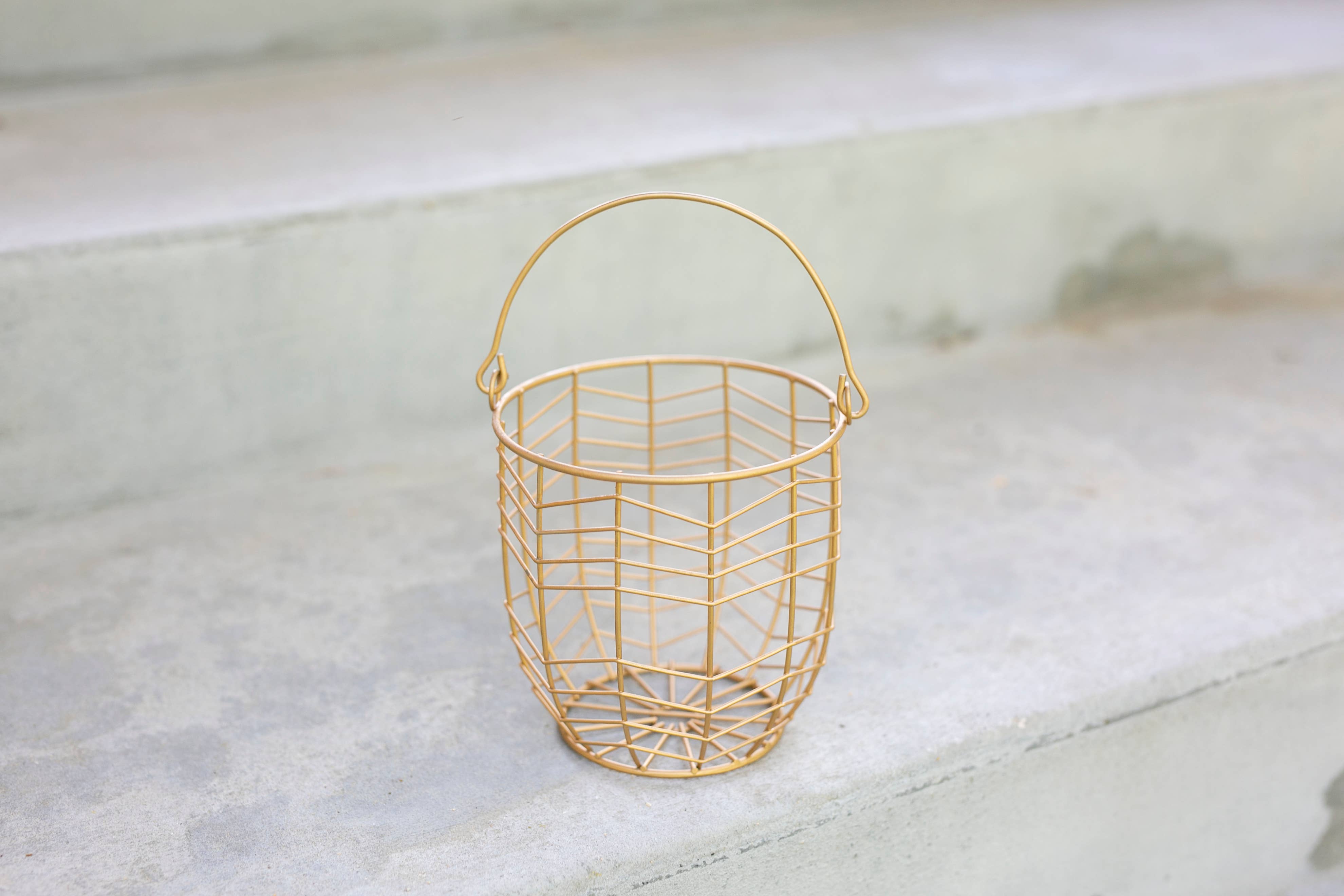 Indy Supply Co - Wholesale Basket - Geometric Swing Handle Wire Basket0