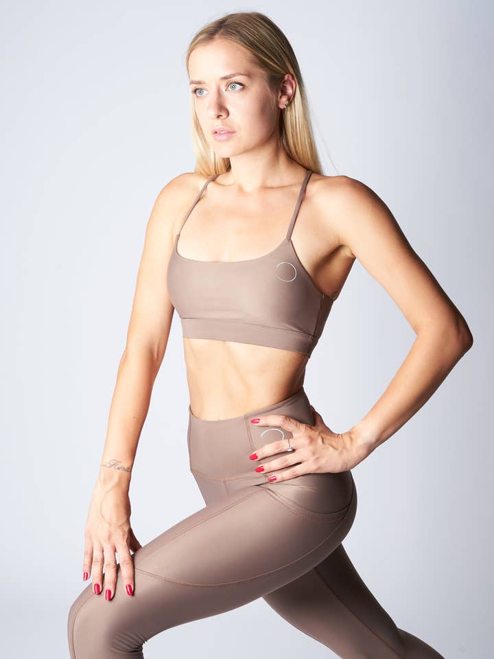 Cross-back sports-bh - Soft tan for engroshandel hos SAVE THE WAVE