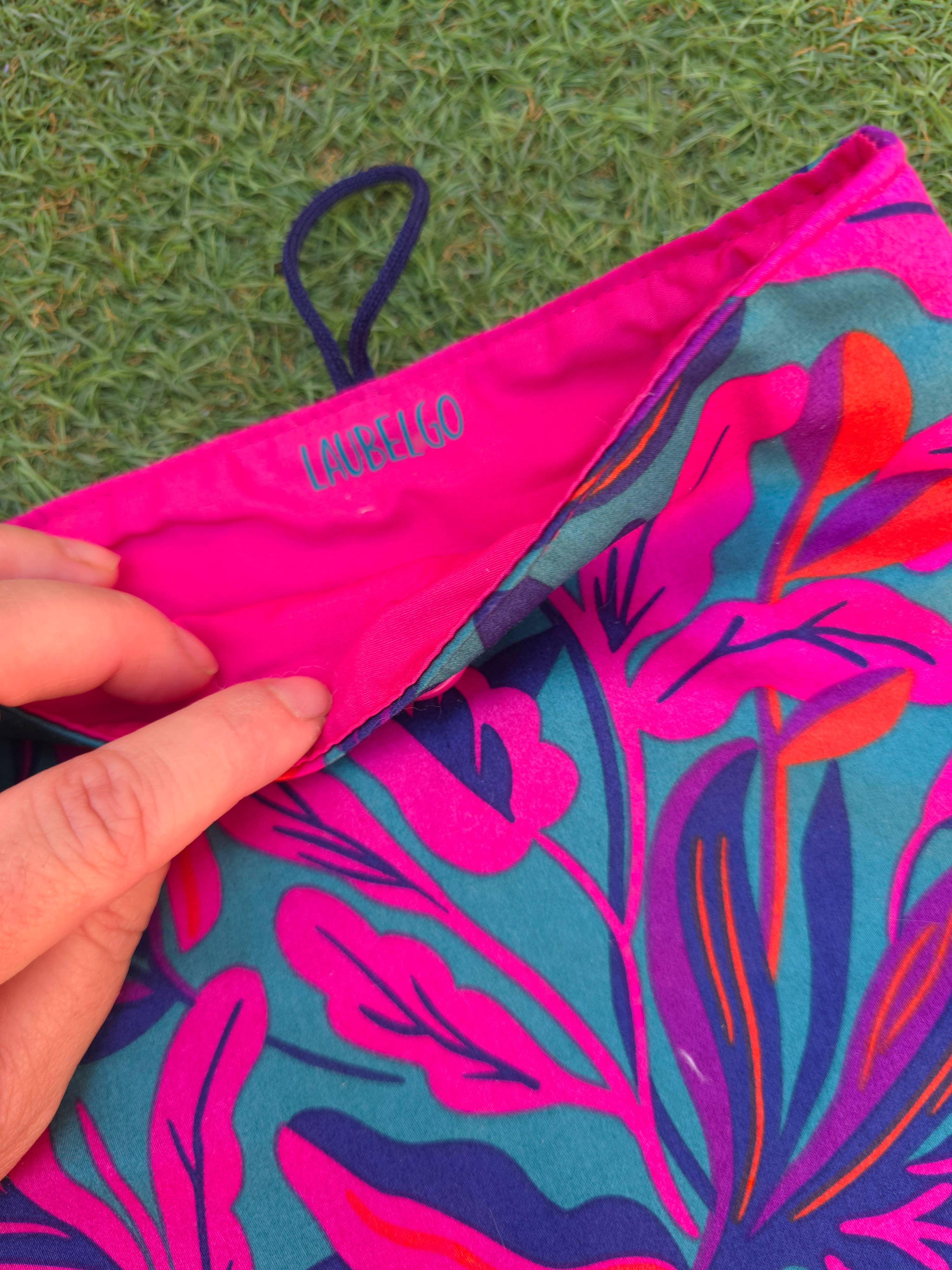 laubelgo - Wholesale Book Cover - Padded book cover with fluorescent leaves on a blue background3