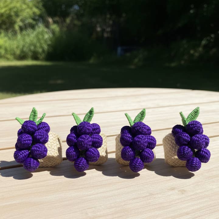 Juego de 4 colgantes de iraca tejidos a mano en color uva para venta al por mayor de Macondo Forever