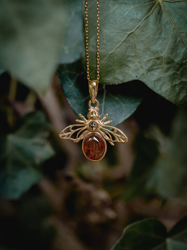 Gilded Amber Necklace Bee for wholesale by Woidladl