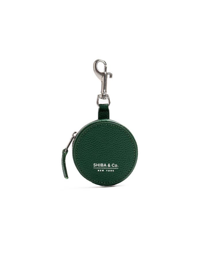 Distributeur de sacs à déjections canines Roma en cuir italien - Vert forêt pour la vente par SHIBA & Co