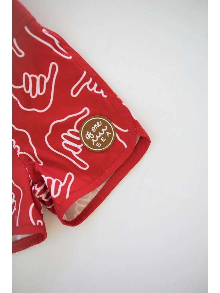 Shaka vermelho Bermuda retrô infantil vermelha Shaka para venda a revendedores na Faire1