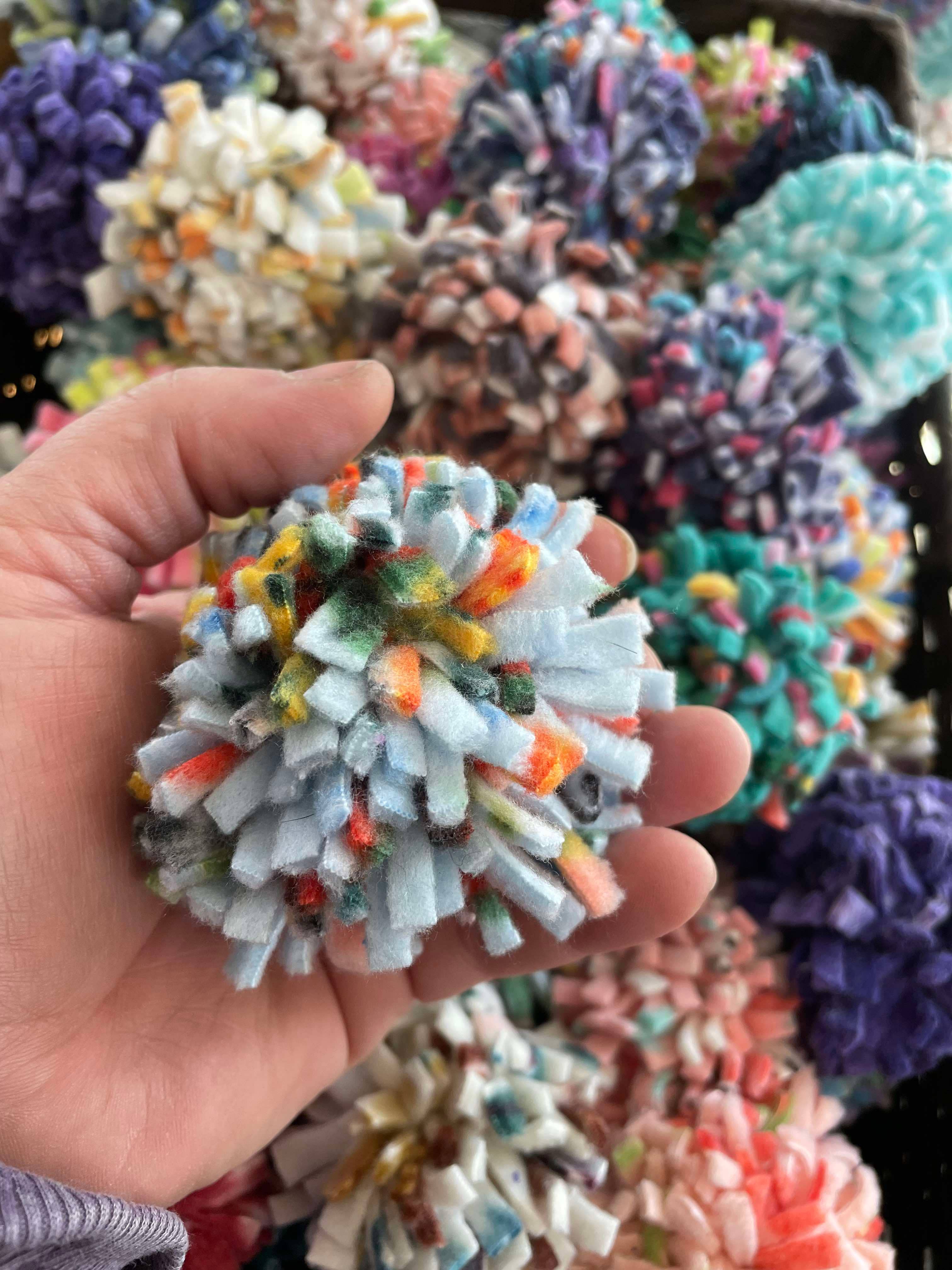 Gunther's Goodies - Wholesale Pet Toy - Cat/Dog - Colorful Fleece Ball, Cat or small Dog Toy1