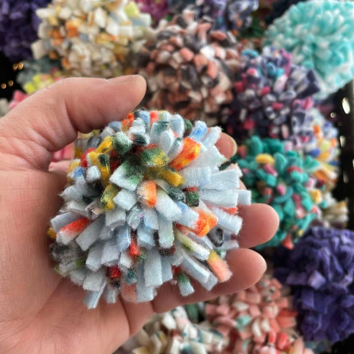 Gunther's Goodies - Wholesale Pet Toy - Cat/Dog - Colorful Fleece Ball, Cat or small Dog Toy1