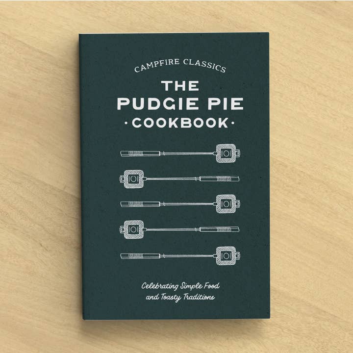 Le Livre de Cuisine Pudgie Pie. Recettes Classiques de Feu de Camp. pour la vente par Up North Boutique