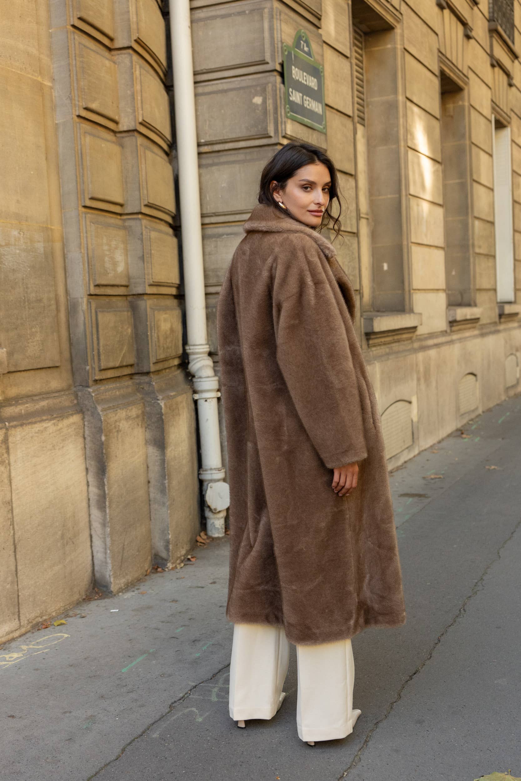 Attentif Paris - Wholesale Fur/Faux Fur Coat - Women's - Long synthetic fur coat with lapel collar42