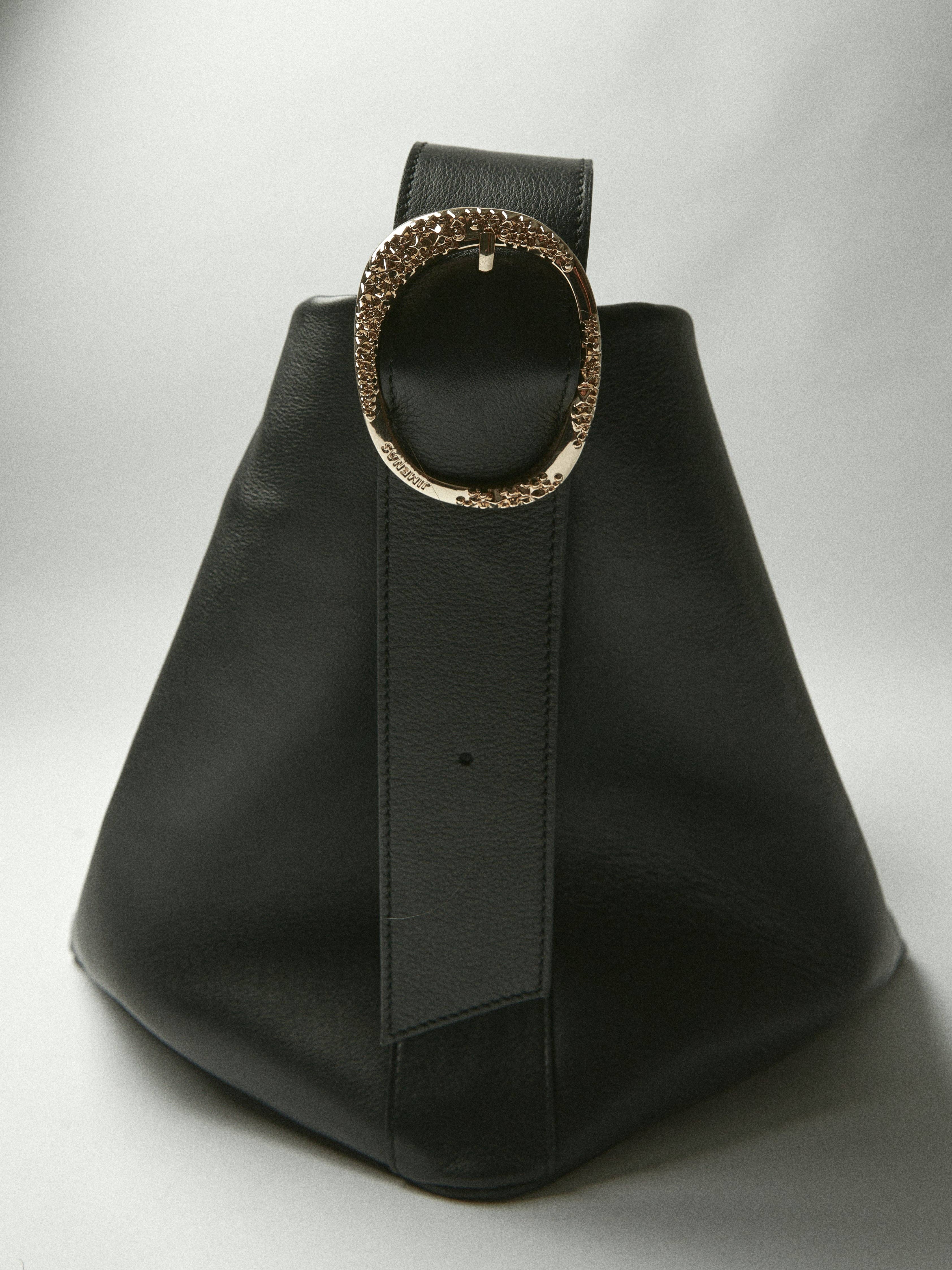 JIMENAS – wholesale Axelremsväska – Dam – DEN SVARTA KVADRATEN1