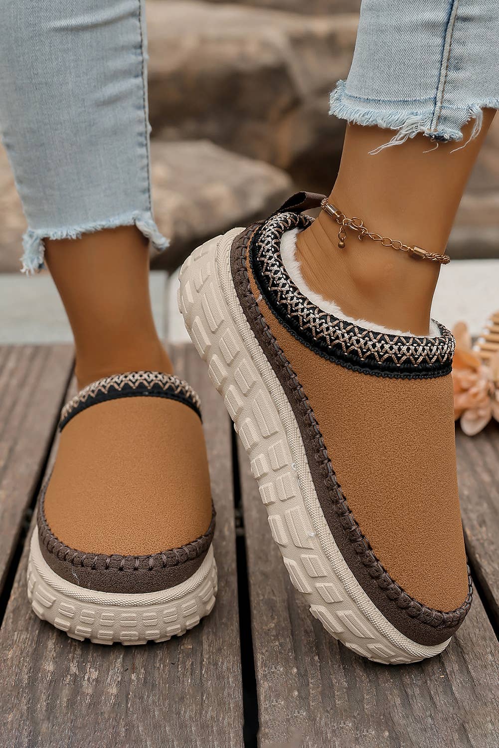 Aapparella - Wholesale Slippers - Women's -  Contrast Stitch Detail Suede PU Plush Slippers | US7-105