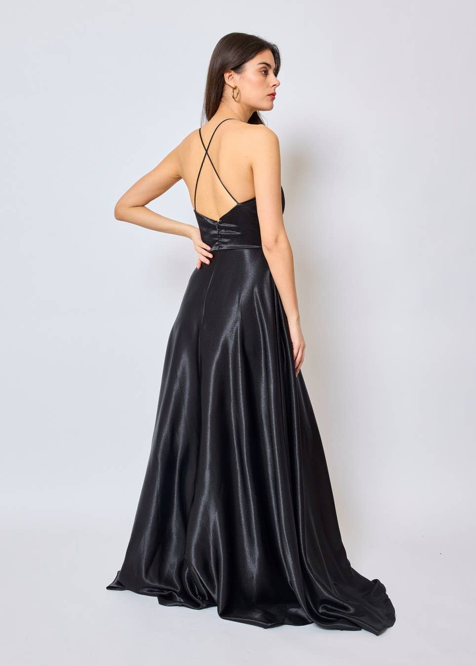 Eva & Lola - Epsilonn – Engroshandel Aftenkjole - Dame – Lang flydende satin kjole med åben ryg - HM218813