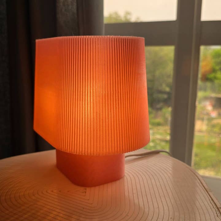 Roomberry - Wholesale Accent/Desk Lamp - Loomus Table Lamp – Cozy Light & Modern Design3