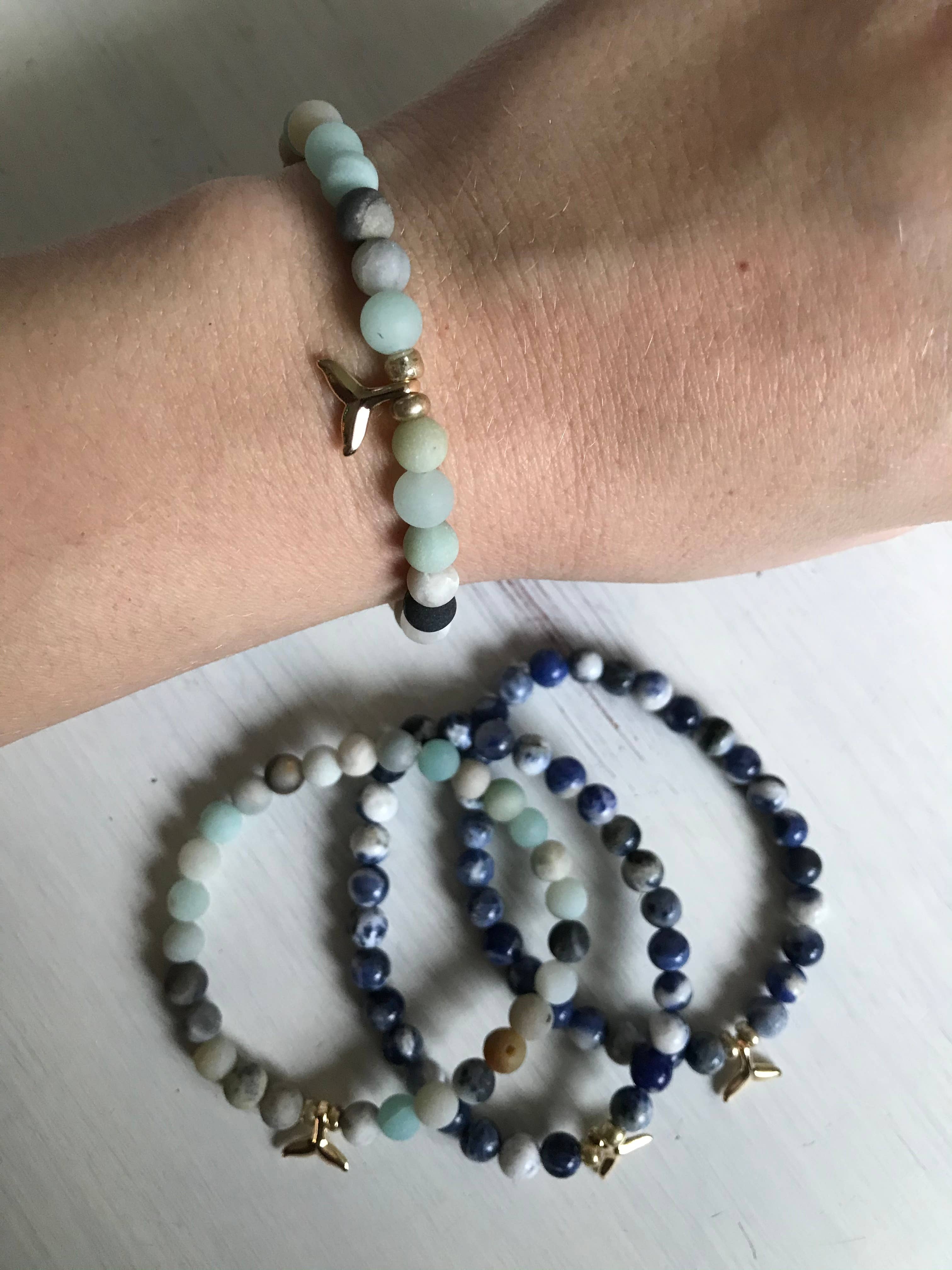 Miss Lou Makes – Großhandel Armband mit Charms/Anhängern – Whale Tail Beach Armband6