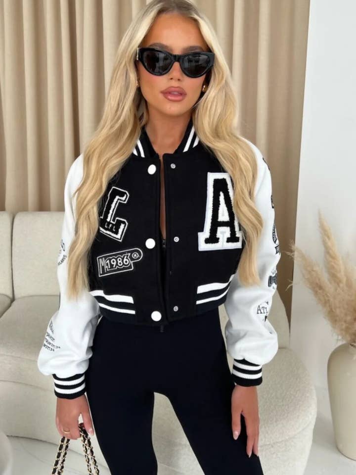 Jaqueta bomber varsity cropped com contraste em couro sintético por atacado de J5FASHION