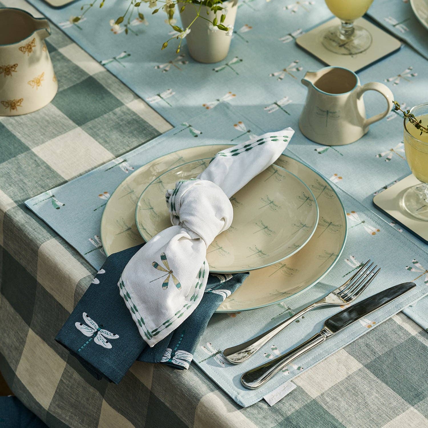 Sophie Allport - Wholesale Dinner & Cloth Napkin - Watercolour Dragonfly Embroidered Napkins (Set of 4)2