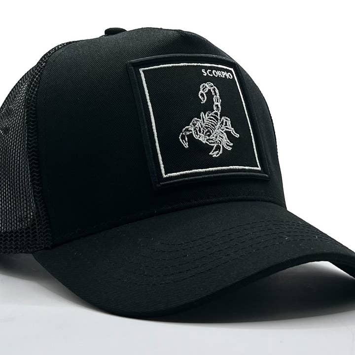 Gorra de camionero THE SCORPIO Zodiac para venta al por mayor de Aura Lifestyle
