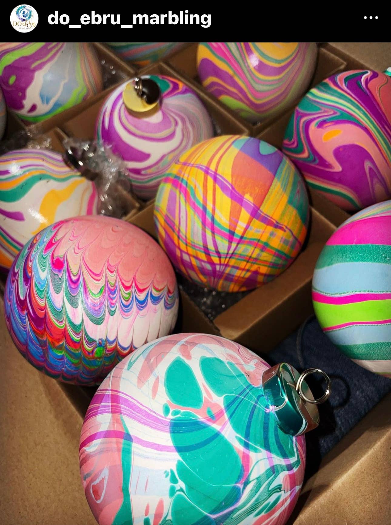 Marbling Art LLC - Wholesale Ornament - Hand-Marbled Ceramic Christmas Baubles / Decorations7