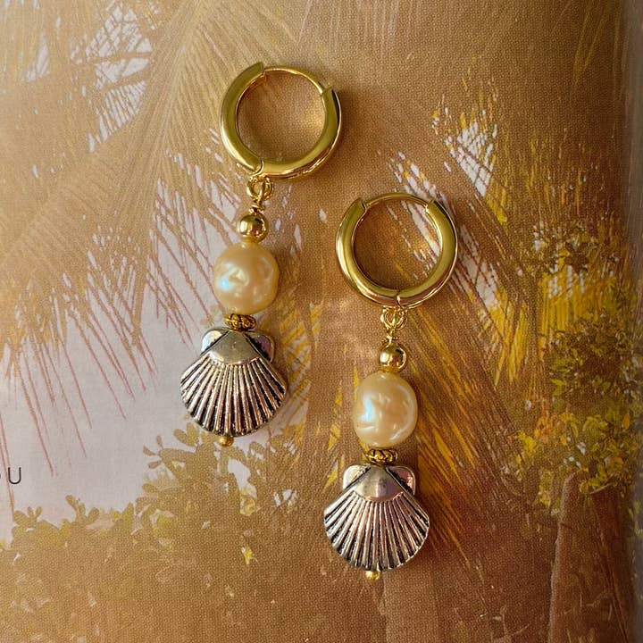 Boucles d'oreilles mixtes en métal côtier pour la vente par Blissfully Liss Jewelry