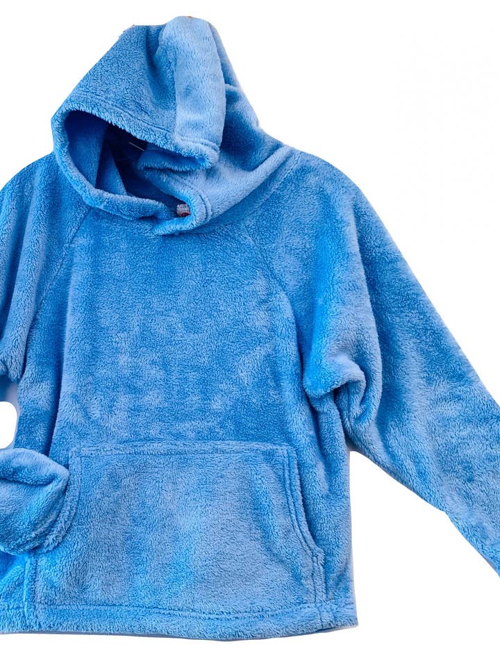 Flauschiges hellblaues Sweatshirt für den Großhandel von Made With Love & Kisses