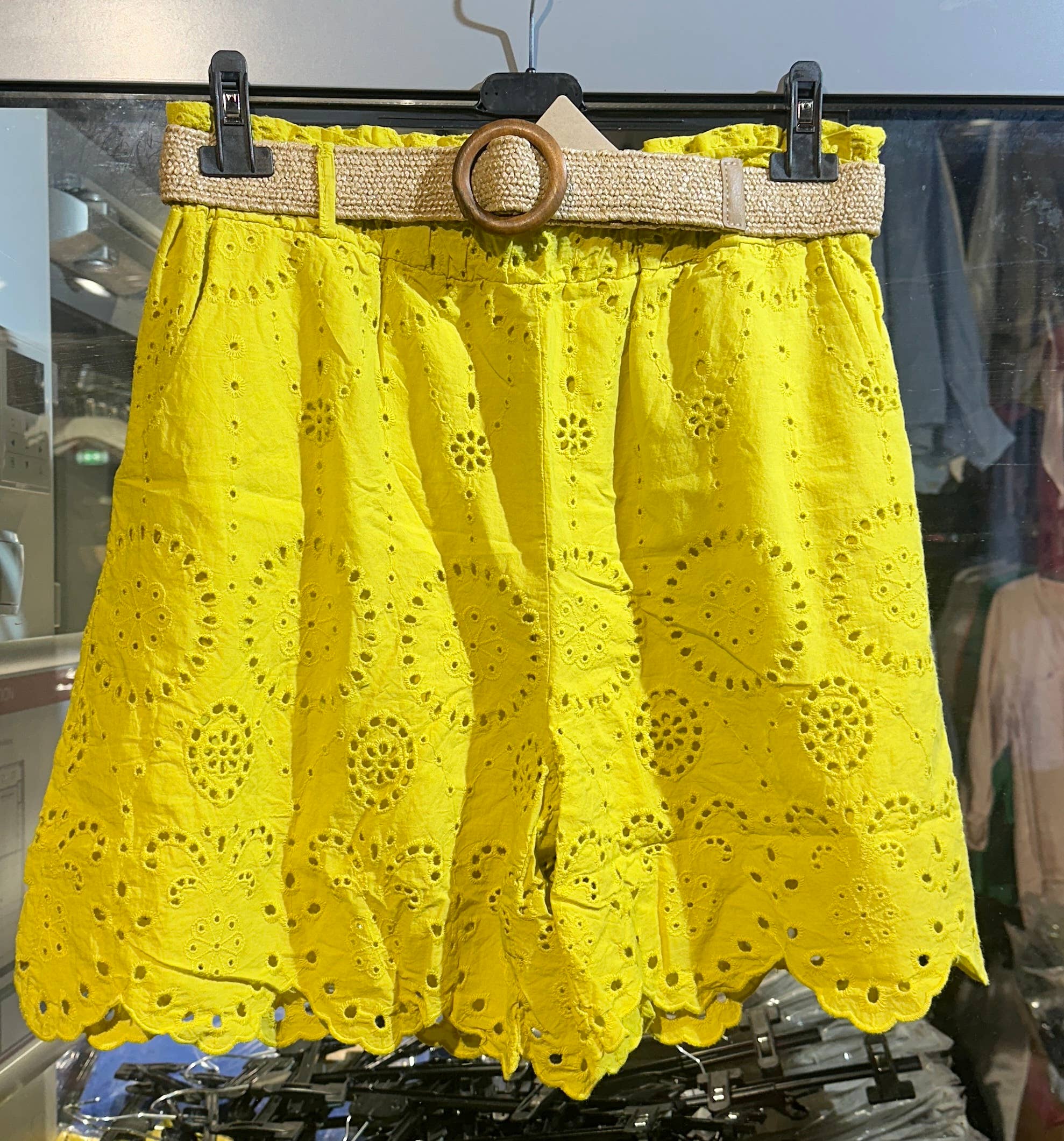 LÉA & LUC - Wholesale Shorts - Women's - Broderie anglaise shorts in 100% cotton REF. 250222