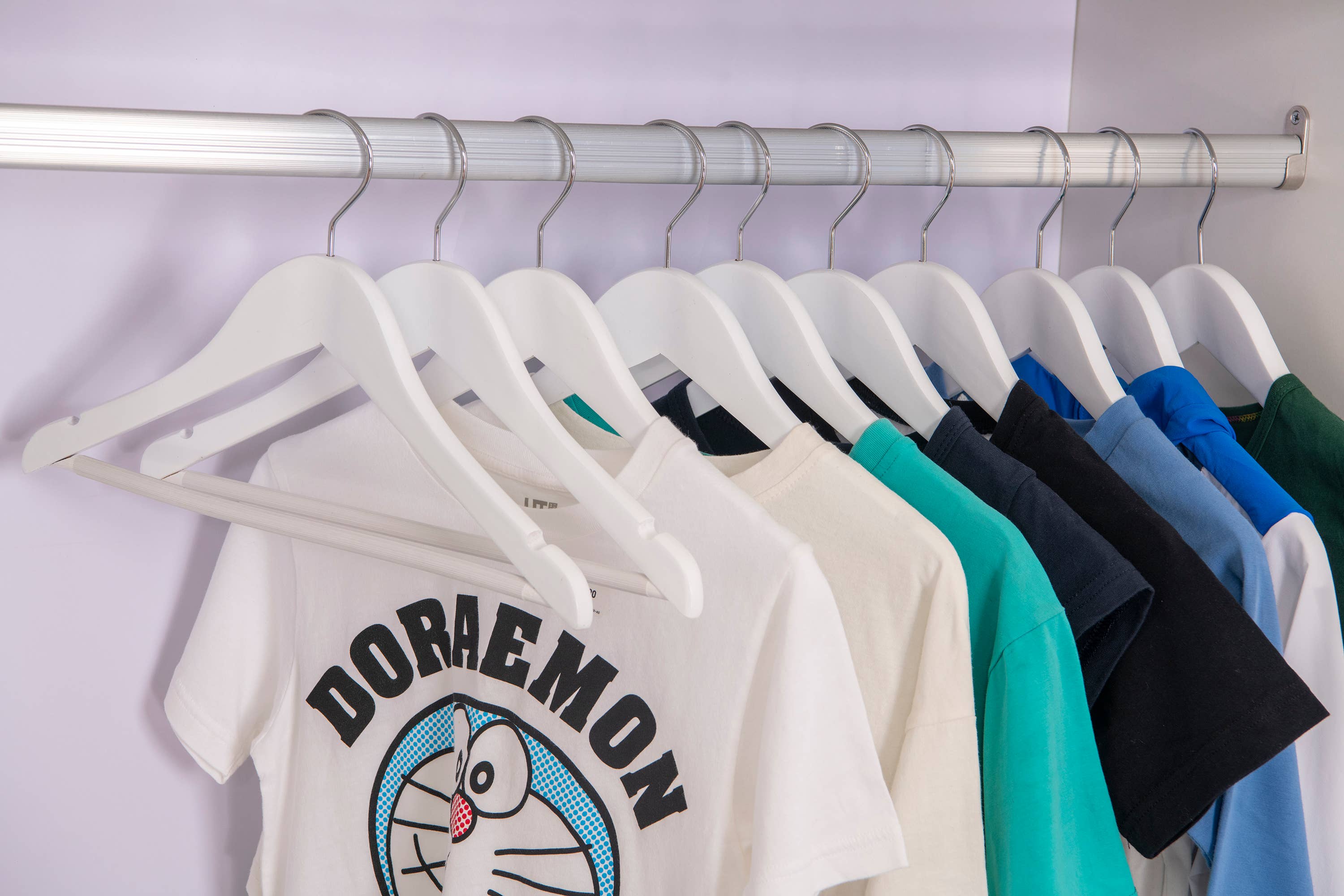 Quality Hangers - Venta al por mayor Percha para la ropa - Perchas de madera para niños de 30 cm con barra, 80 unidades blancas3