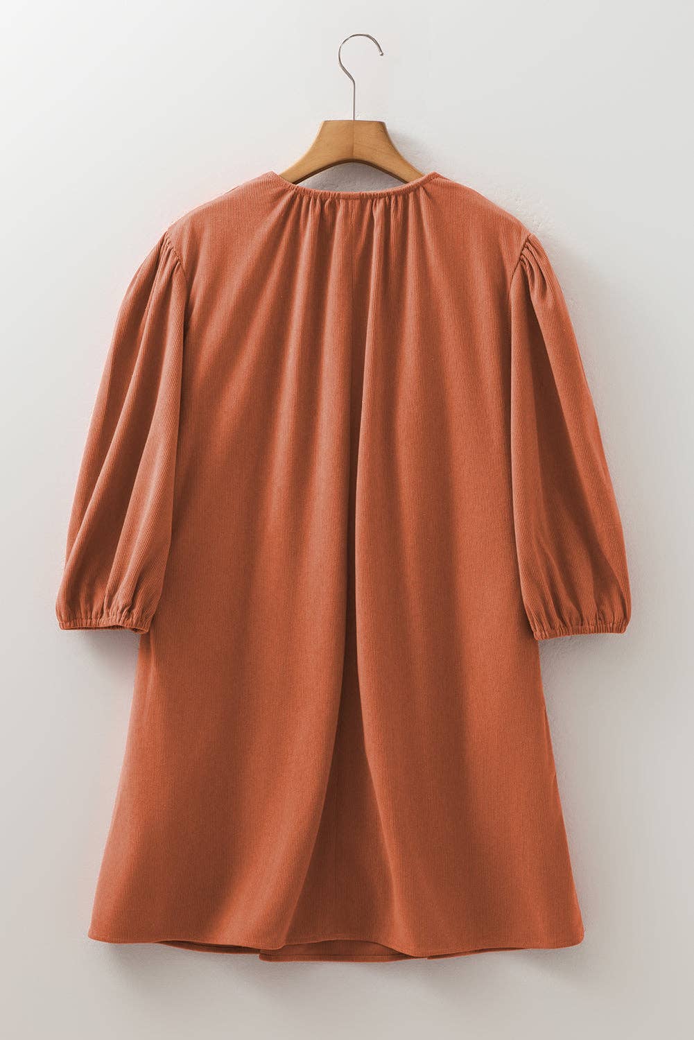 Lovesoft - Wholesale Jurk - Dames - Kaneel Armband Mouw Split Hals Scallop Detail Geplooide Corduroy Mini Jurk4