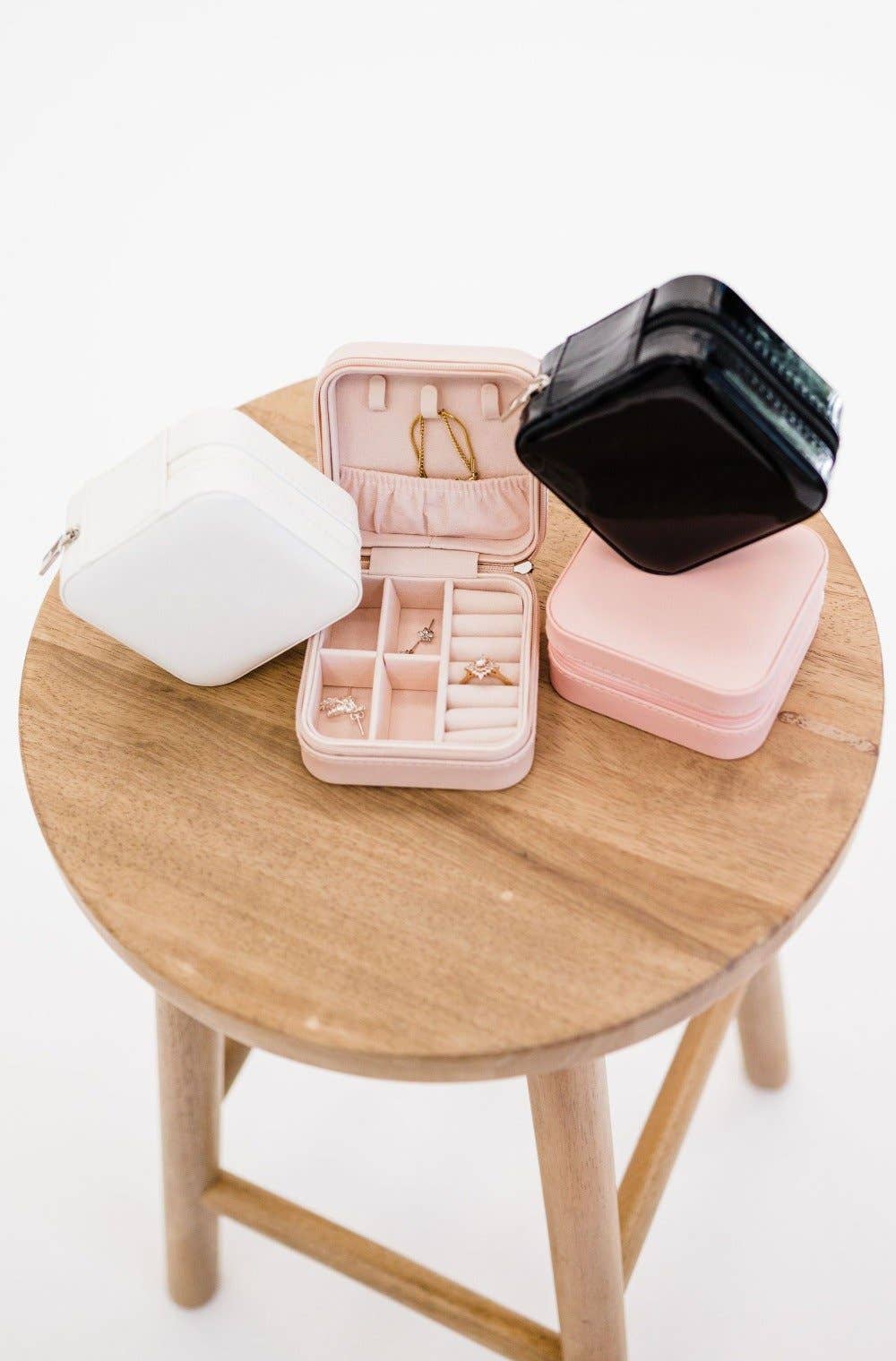 modern and chic - Wholesale Jewelry Box/Organizer - Christina Jewelry Case8