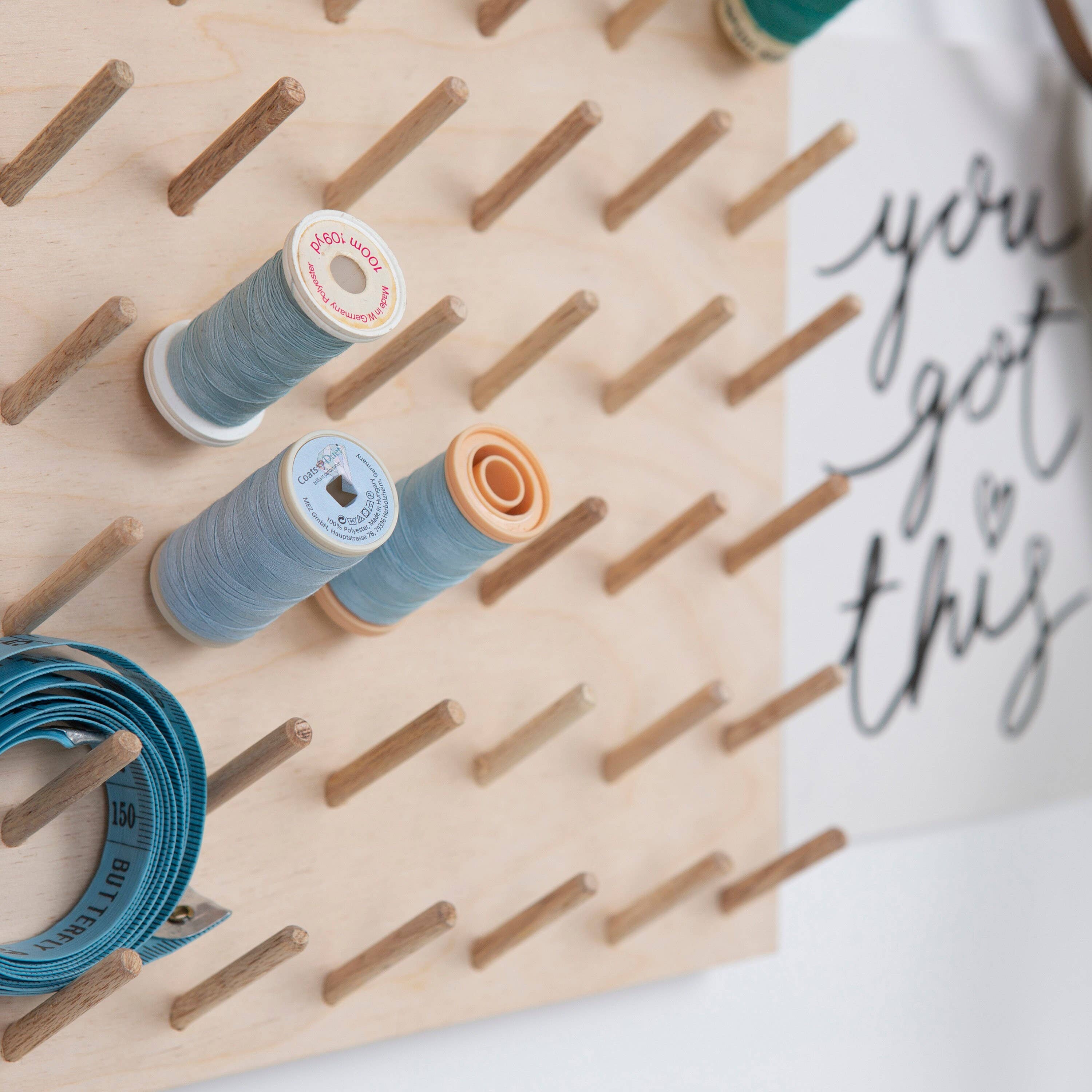 Thread Pegs – Engroshandel Væghylde – Trådorganisator til bomuldstråd med ophæng og opslagstavle5