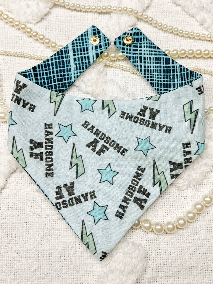 Bandana per cani reversibile Handsome AF Stars, sciarpa con chiusura a scatto per animali domestici per la vendita all'ingrosso da parte di StellaLoo