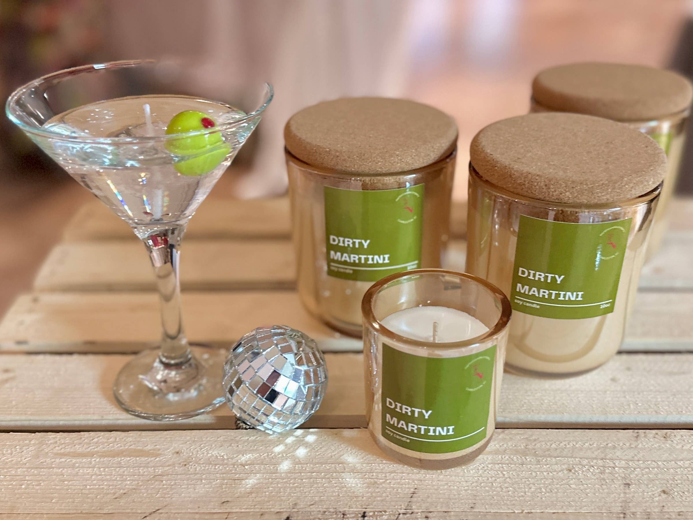 Martini Candle Co. – Velas de decoração por atacado – Vela Perfumada 7,5oz. Dirty Martini. Gin. Vodka. Azeitonas.3