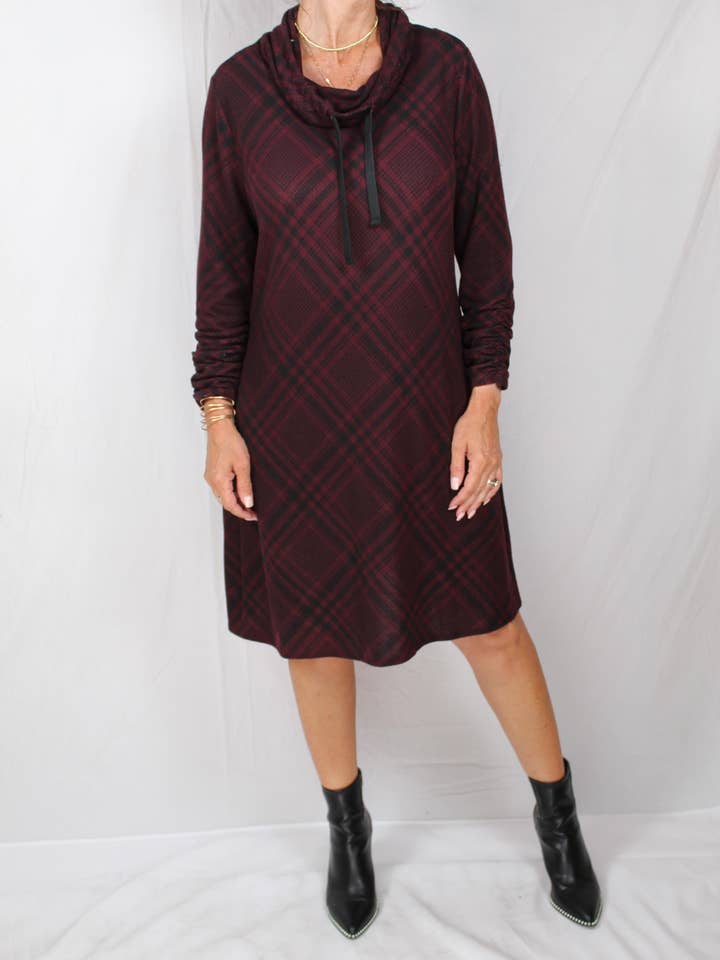 HT9013-B - Nero Bordeaux - 3713 Hacci Abito con collo a imbuto A1620 per la vendita all'ingrosso da parte di K & C Clothing, Inc.