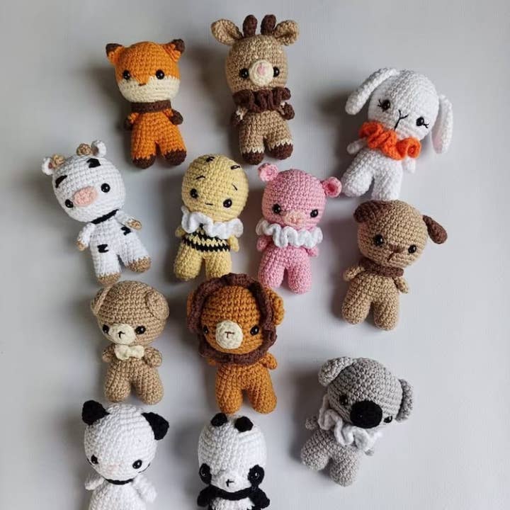 KLABELGIFT – Engroshandel Plyslegetøj - Børn og baby – Håndlavet Hæklet Mini Dyr Nøglering – Sød Amigurumi Gave