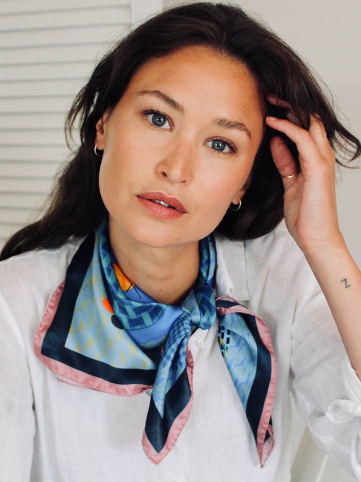 BLEU AVA pour la vente par Heti's Colours