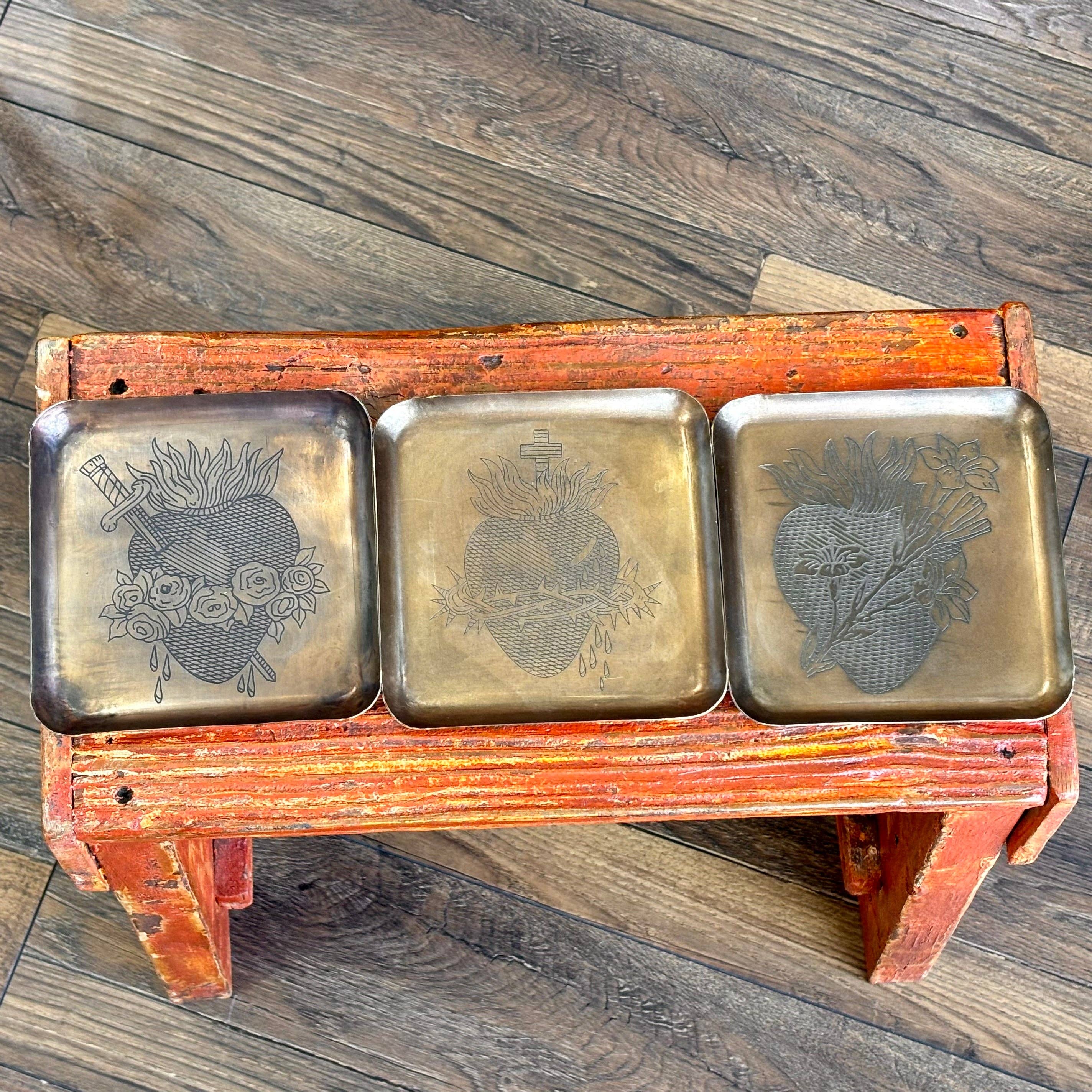 Love and Honor Jesus LLC - Vendita all'ingrosso Vassoi decorativi - Vassoi 15x15 cm con Cuori della Sacra Famiglia4