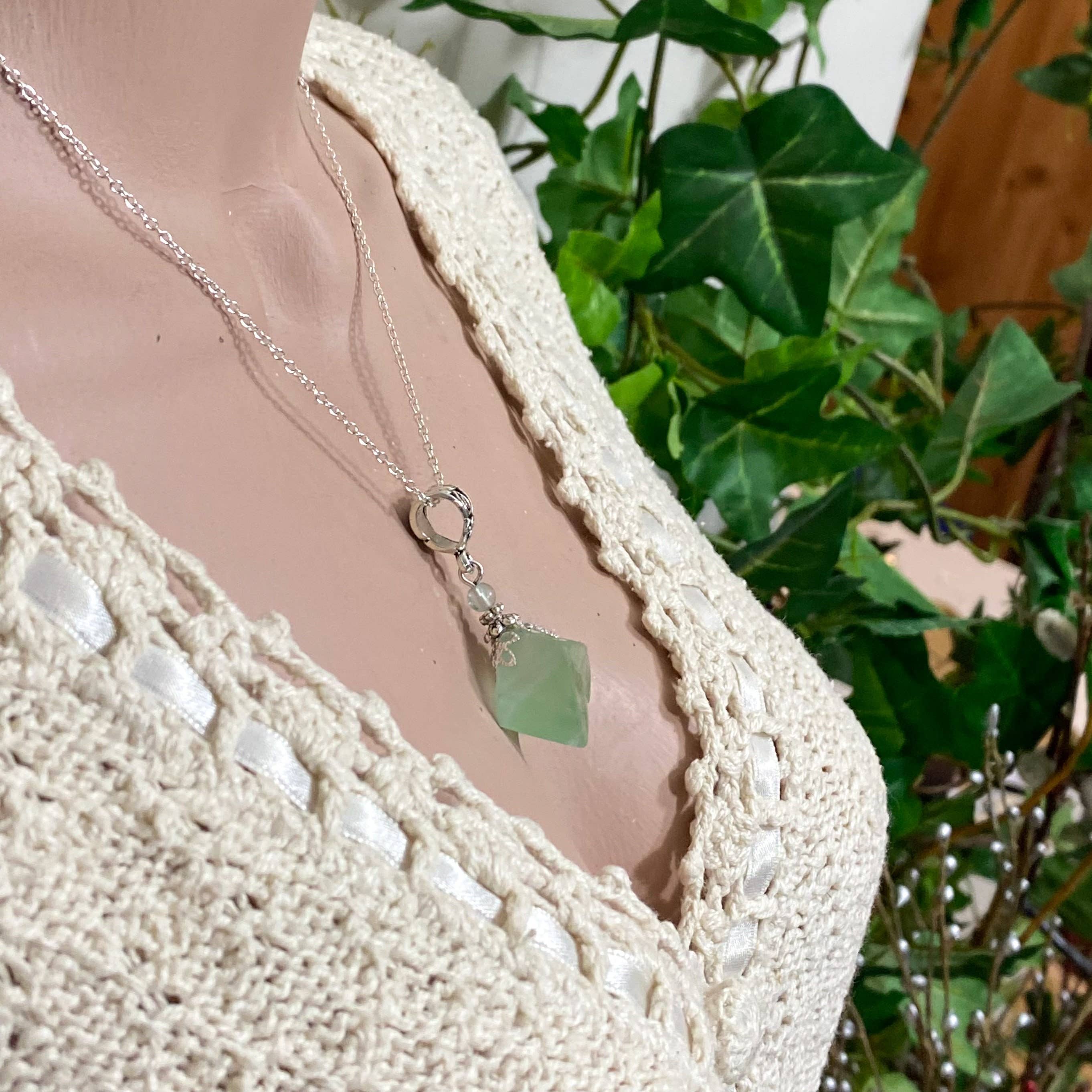 Glorious Healing Crystals - Wholesale Halskettinghanger - Fluoriet Octahedron Soul Path Crystal Healing halsketting Prote9