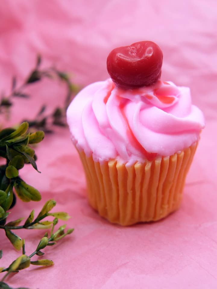 Cherry Cupcake Tvål för wholesale av Soapy Trendy