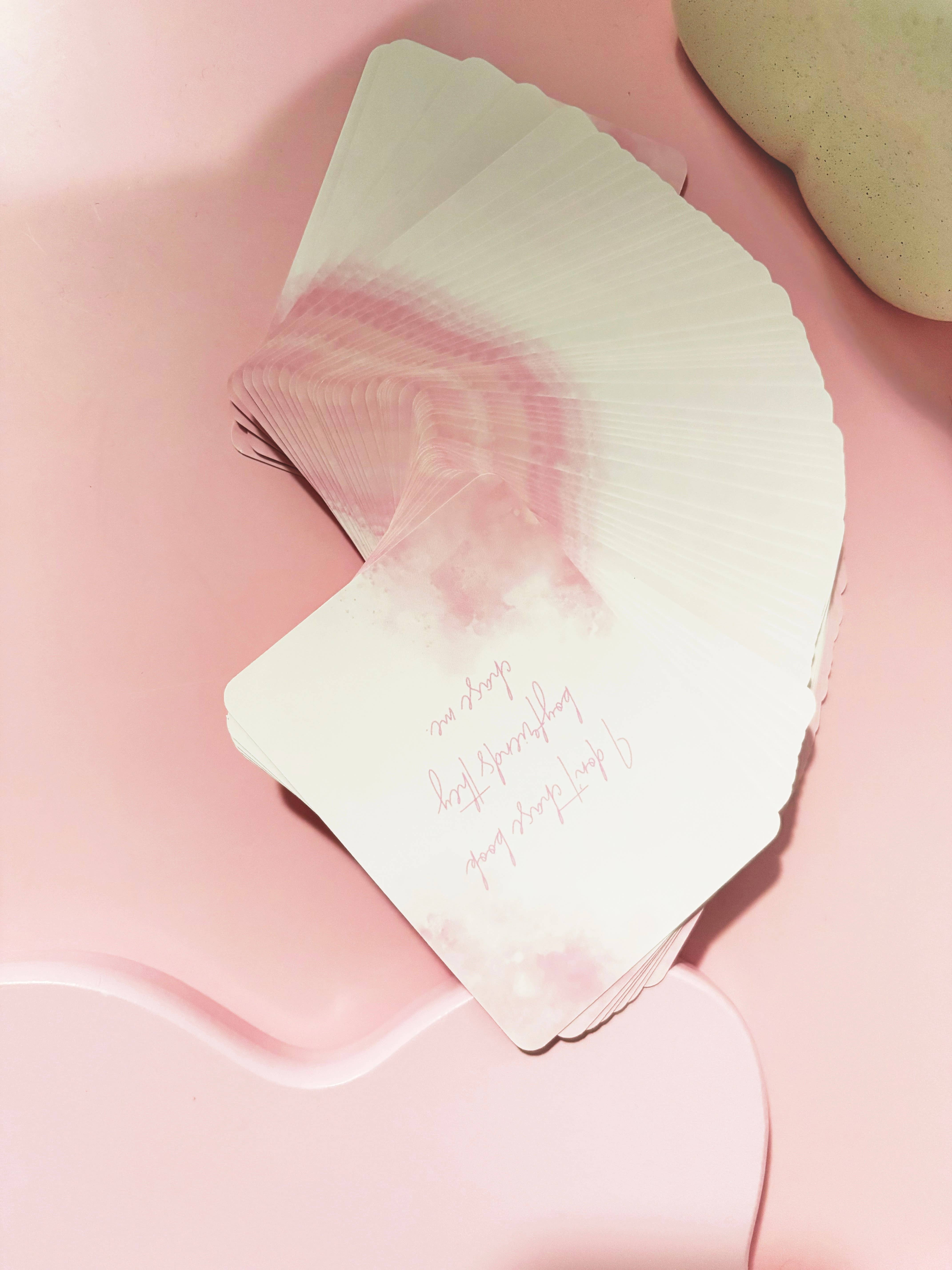 The Blush Hut – wholesale Bokmärke – Bokälskare Affirmationskort - 50 bokliga kort2