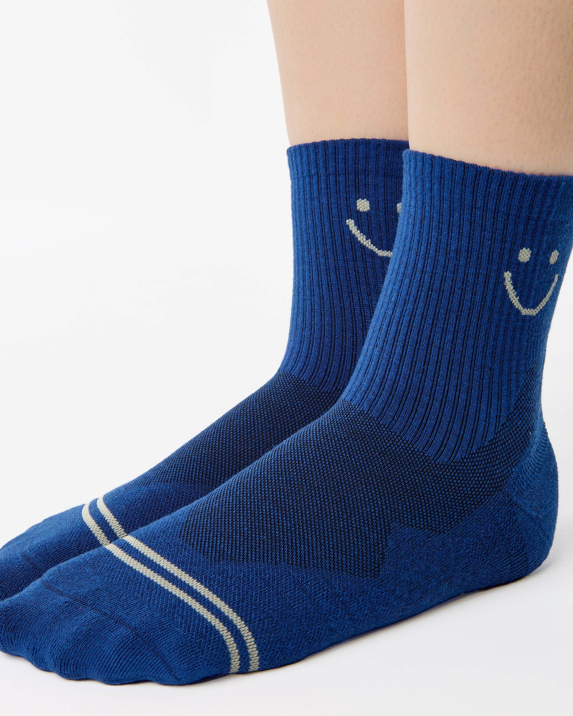 Pointe Studio – wholesale Socks – Women's – Women's Happy Ankle Runner Grip Sock2